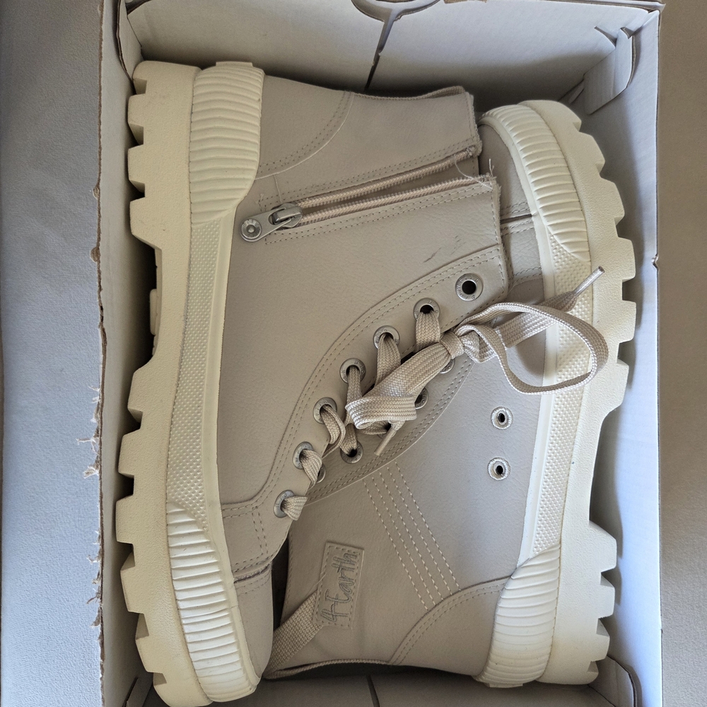 Blowfish Mailbu Forever Lug Sole Sneaker Women's 10 NWT/Box - Picture 10 of 11